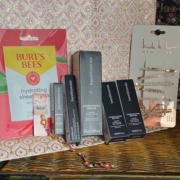 bareMinerals Complexion Rescue Foundation Set & 1 lip balm/ 1 Matte Red-lipstick - Picture 1 of 1